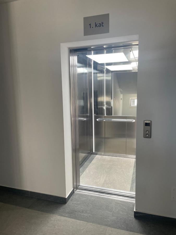 Apartment Diana Zara Parking Free מראה חיצוני תמונה