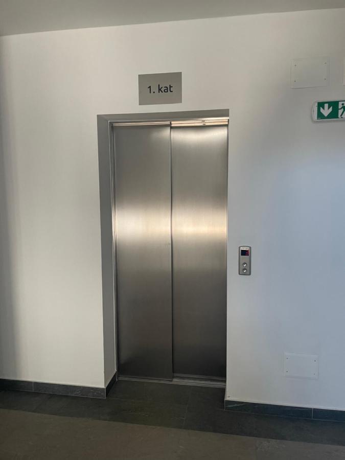 Apartment Diana Zara Parking Free מראה חיצוני תמונה